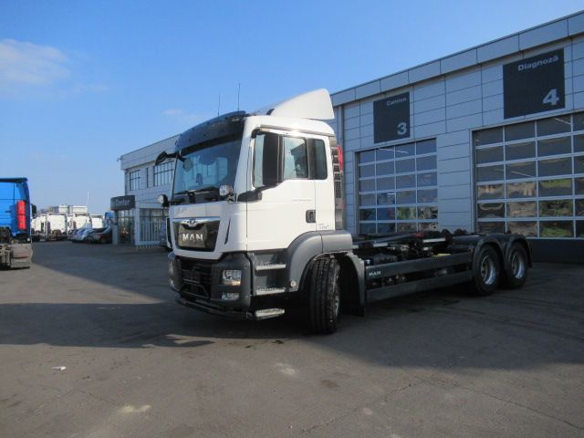 MAN TGS 26.430 6X4 BL Anvelope noi